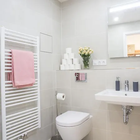 Waltrovka One Bed Apartment *